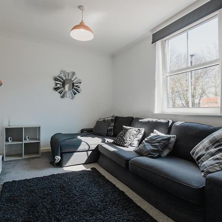 Hullidays - Theatre Side Apartment - Refurbished 2023 Kingston upon Hull Bagian luar foto