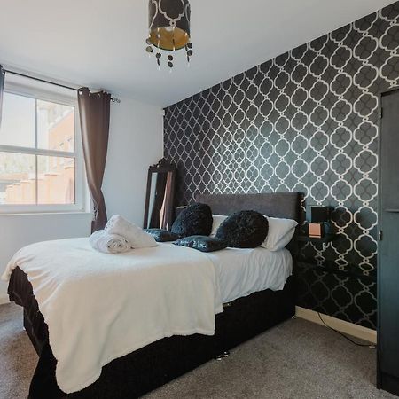 Hullidays - Theatre Side Apartment - Refurbished 2023 Kingston upon Hull Bagian luar foto