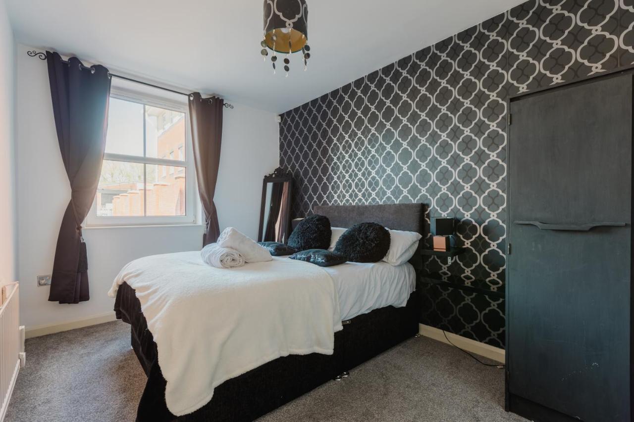 Hullidays - Theatre Side Apartment - Refurbished 2023 Kingston upon Hull Bagian luar foto