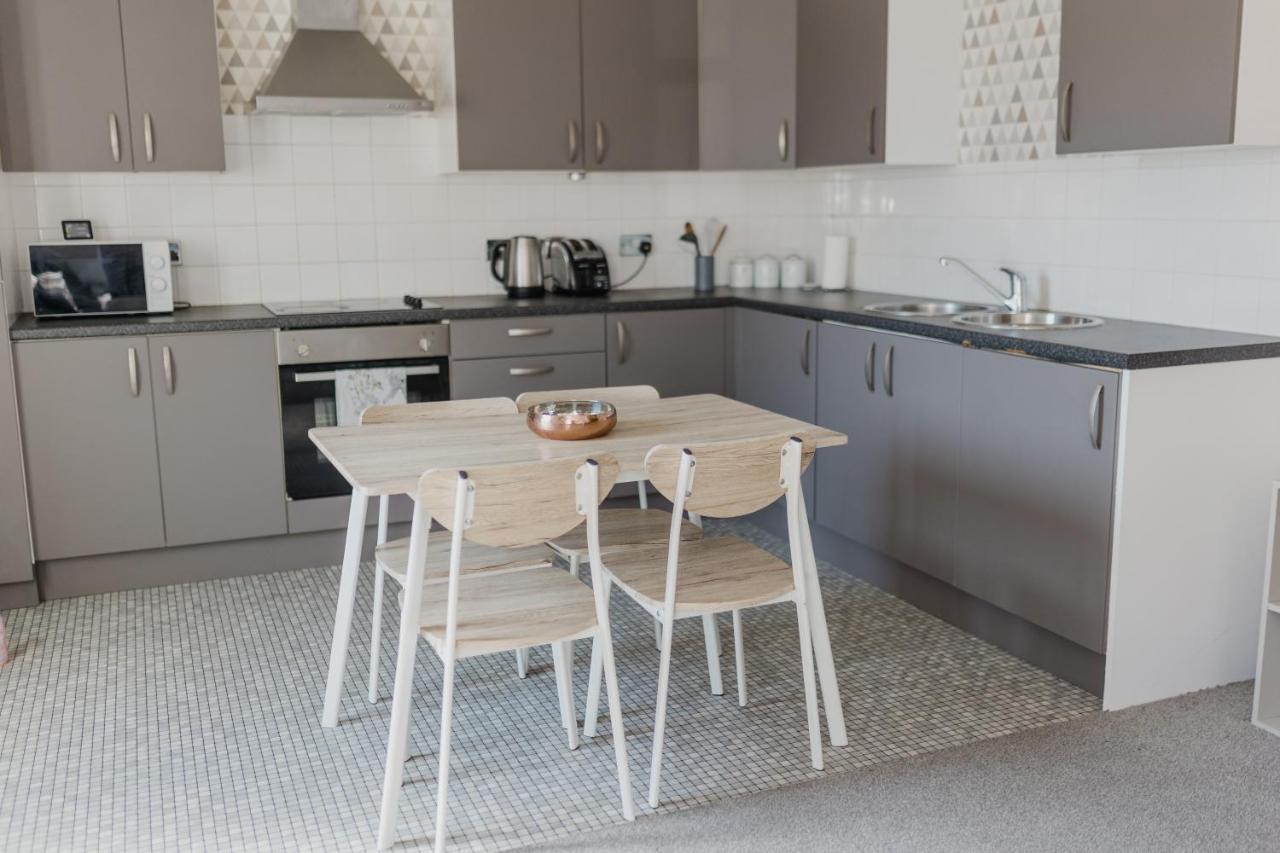 Hullidays - Theatre Side Apartment - Refurbished 2023 Kingston upon Hull Bagian luar foto