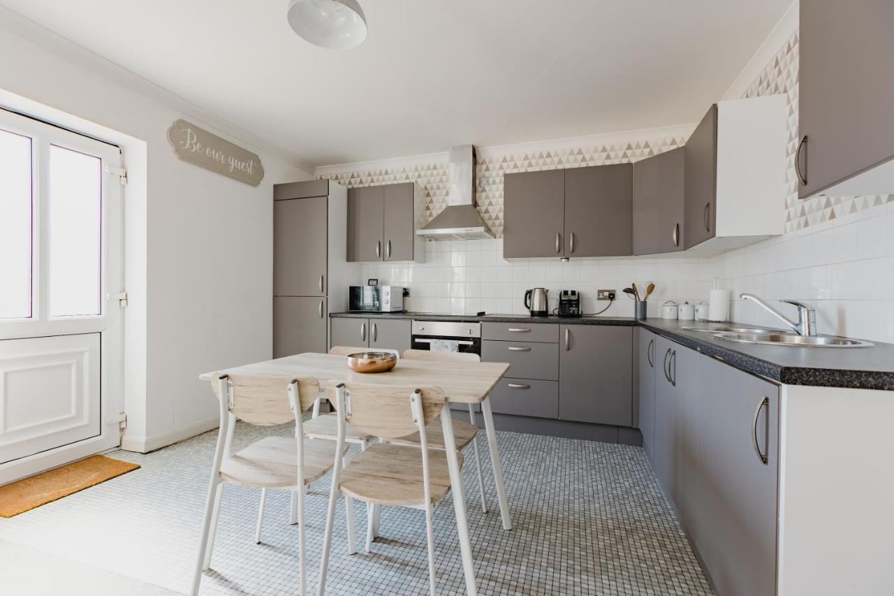 Hullidays - Theatre Side Apartment - Refurbished 2023 Kingston upon Hull Bagian luar foto