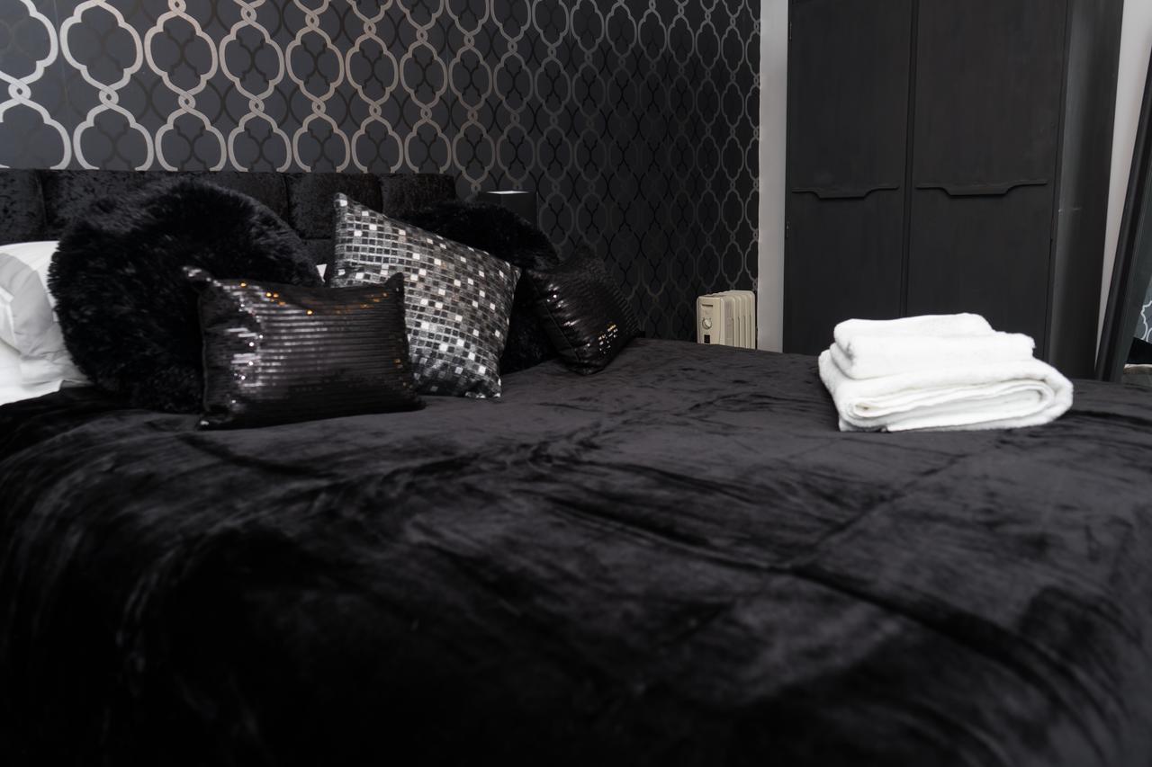 Hullidays - Theatre Side Apartment - Refurbished 2023 Kingston upon Hull Bagian luar foto