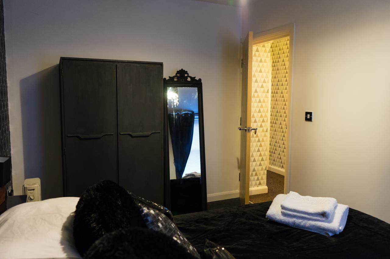 Hullidays - Theatre Side Apartment - Refurbished 2023 Kingston upon Hull Bagian luar foto
