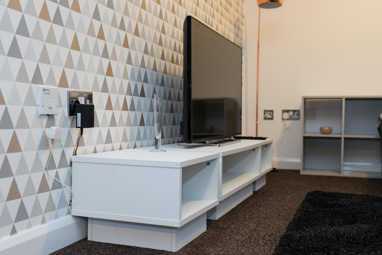 Hullidays - Theatre Side Apartment - Refurbished 2023 Kingston upon Hull Bagian luar foto